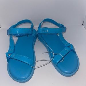 Girl size 2 blue shoe